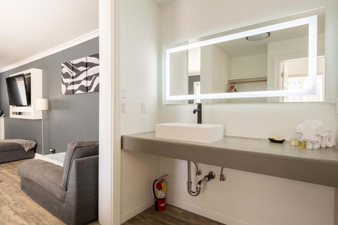 Big Bear Spa Suites Big Bear Lake Exteriör bild