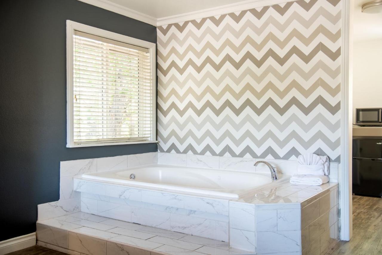 Big Bear Spa Suites Big Bear Lake Exteriör bild